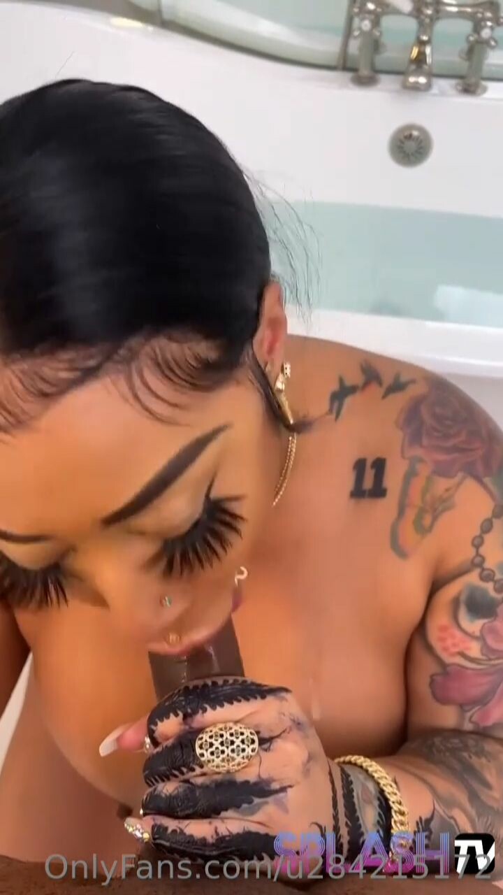 Tattooed BBW fucking hardcore in the bathtub