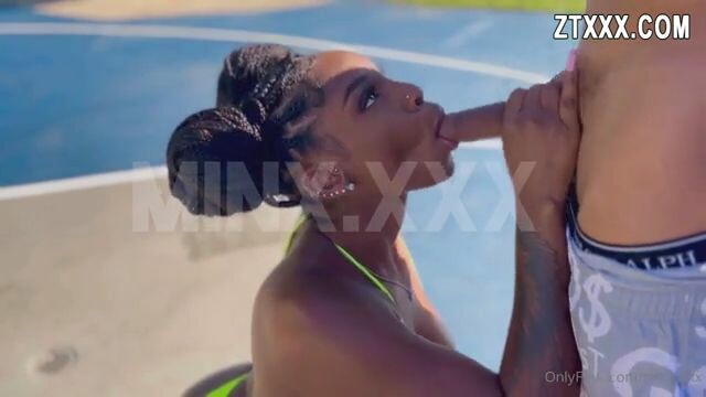 Baddie Minxx Giving a Blowjob Outdoors on the court