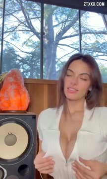 Onlyfans Slut Showing Her Big Tits