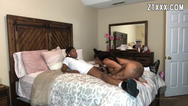 Venus FT had sensual sex in bed