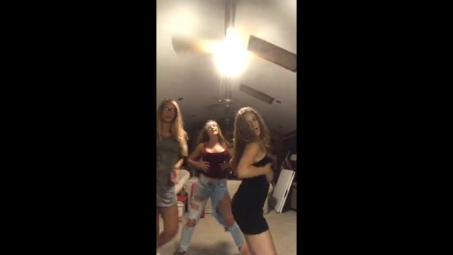 triller thot shows her boobs