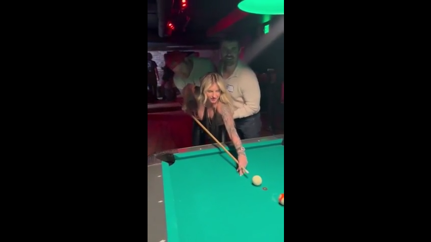 Blonde Slutty Monday public fingering pussy