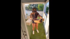 Lola UPS delivery girl fucking